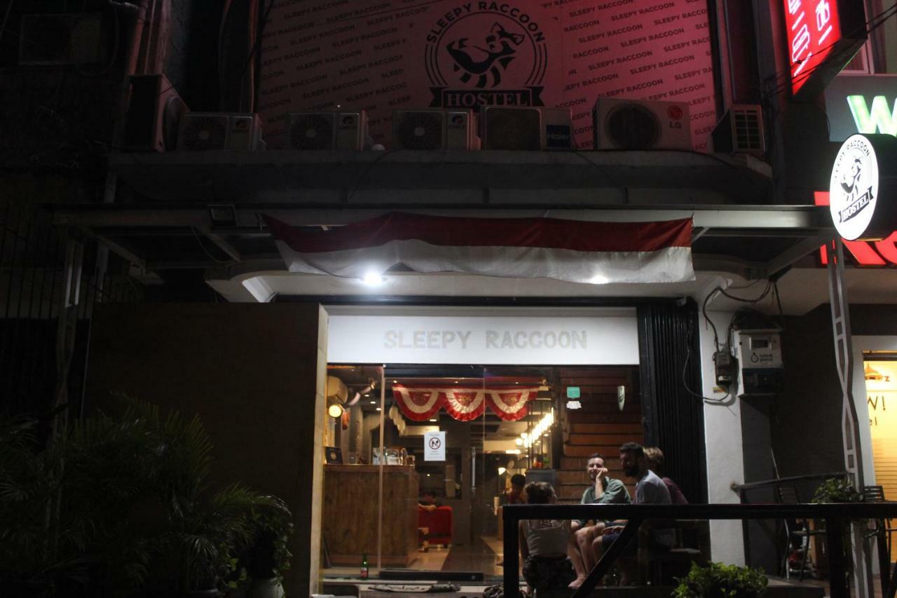 Sleepy Raccoon Hostel Jakarta Exterior photo